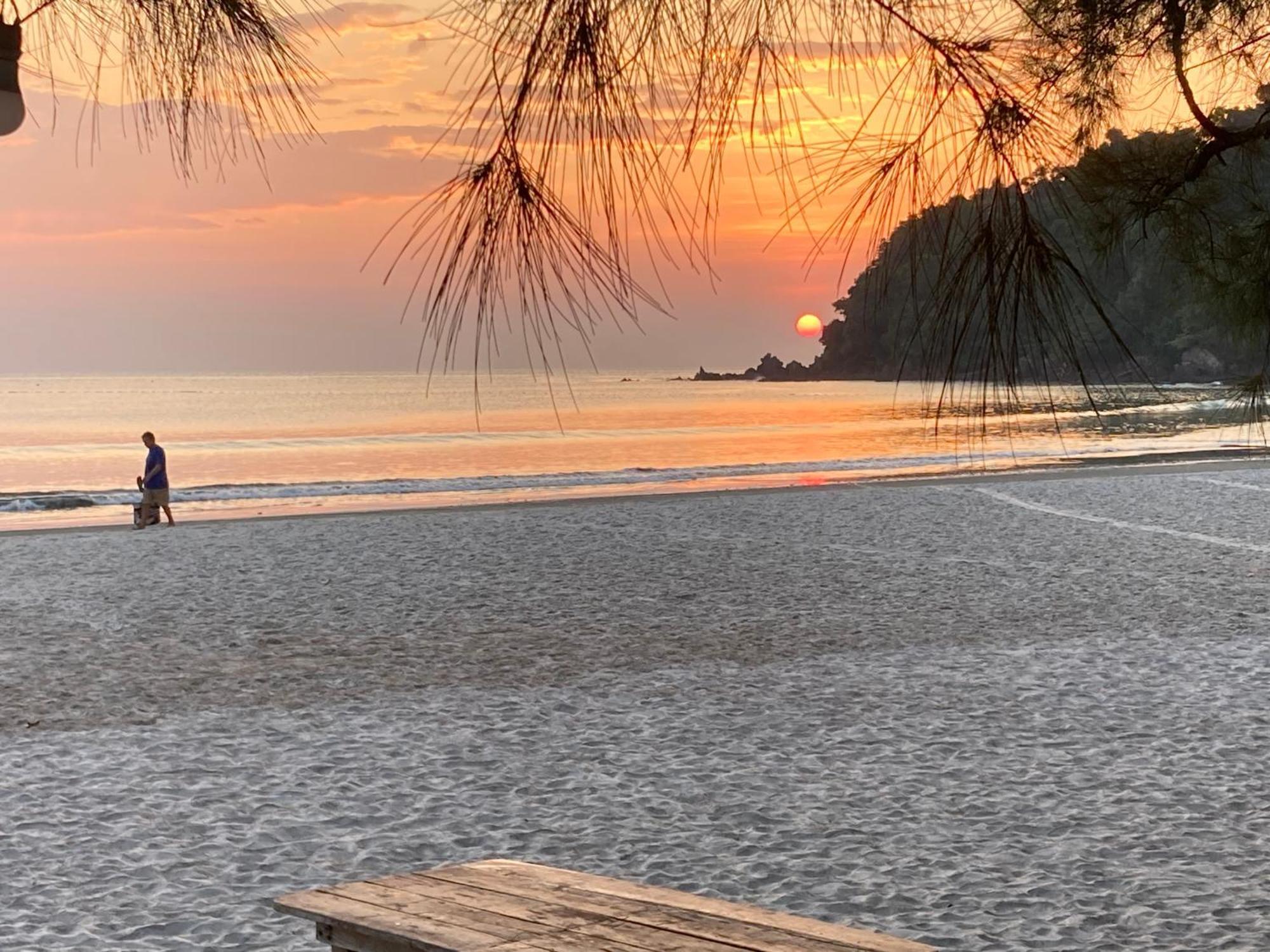 La Ong Lay Hotel Koh Phayam Eksteriør billede