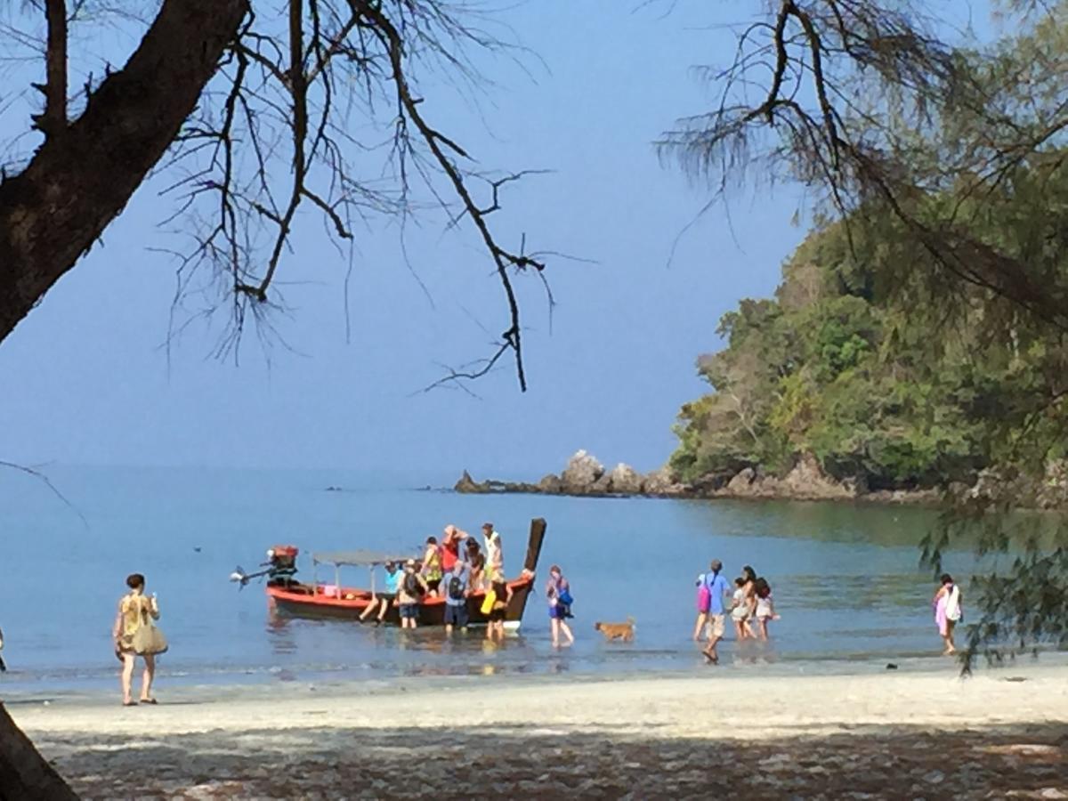 La Ong Lay Hotel Koh Phayam Eksteriør billede