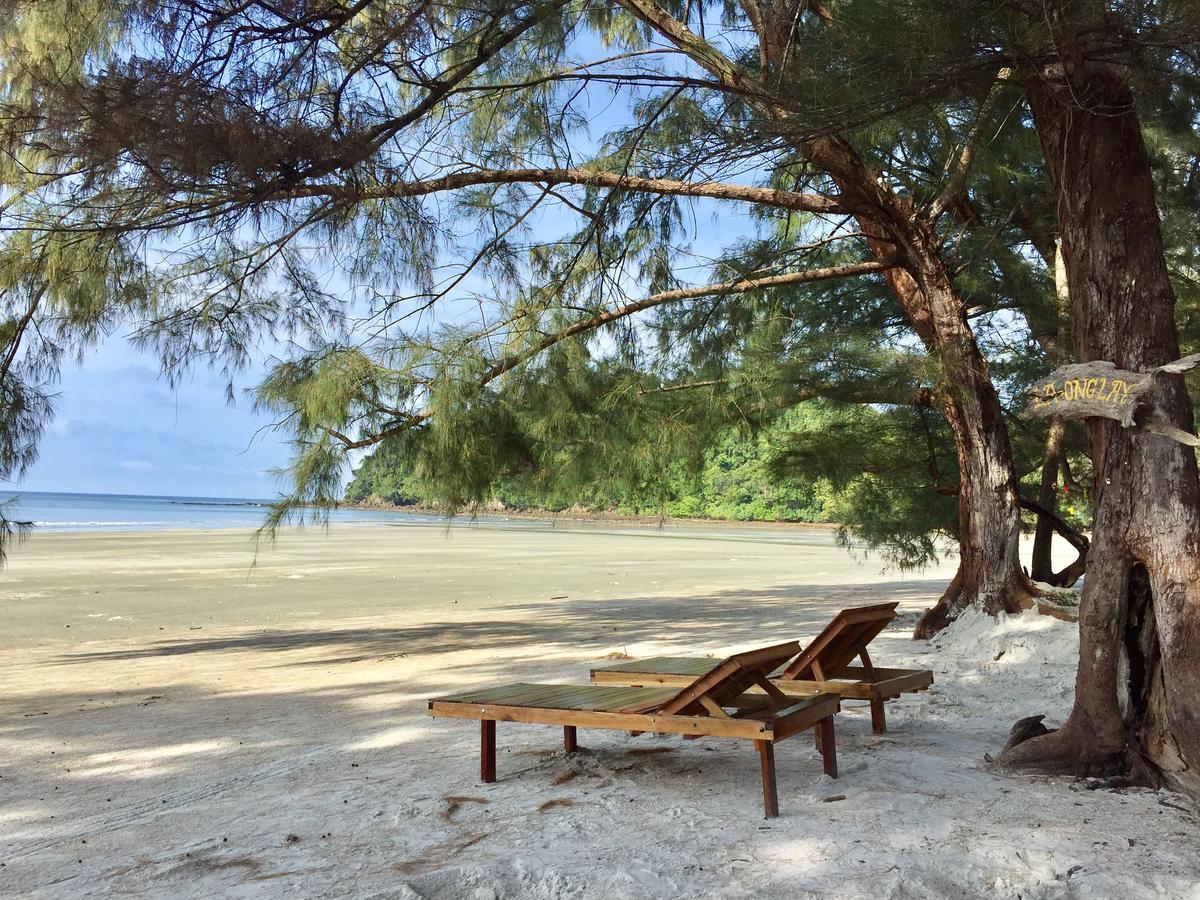 La Ong Lay Hotel Koh Phayam Eksteriør billede