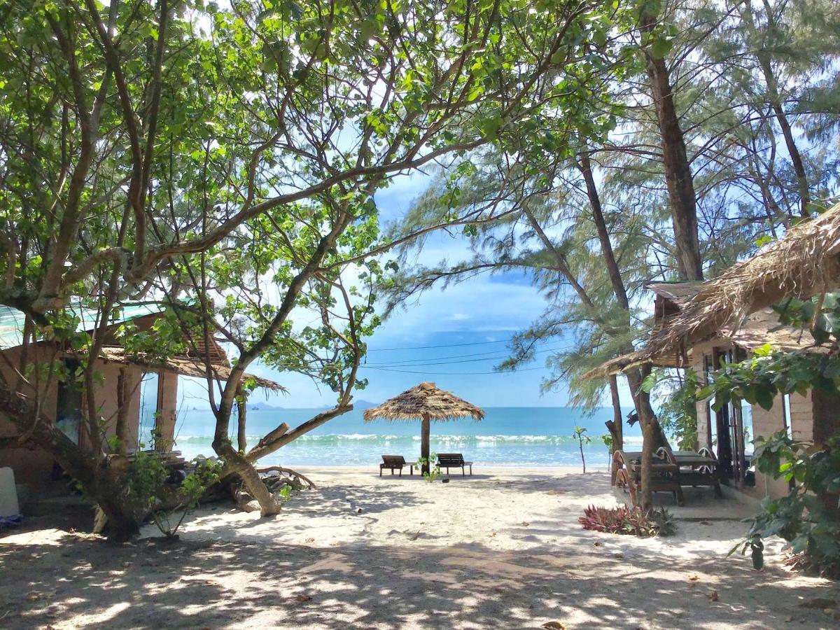 La Ong Lay Hotel Koh Phayam Eksteriør billede